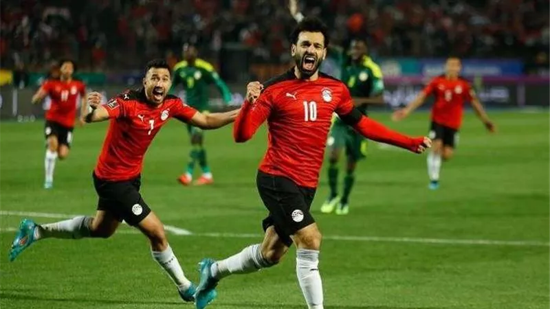 محمد عبد المنعم يحرز الهدف الثاني للفراعنة أمام ليبيريا