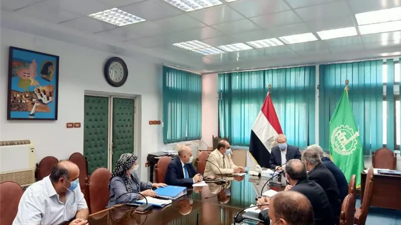 محافظ القليوبيه يناقش المشاكل التي تعوق تنفيذ الممشى النيلي ببنها