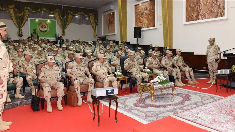 رئيس أركان حرب القوات المسلحة يشهد تنفيذ مشروع مراكز القيادة التعبوى التكتيكى