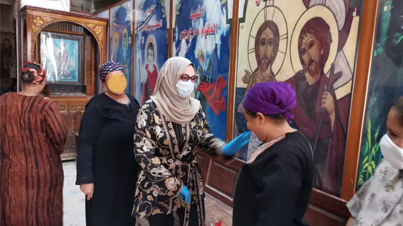 «أمانة المرأة » توزع مواد غذائية على العمالة غير المنتظمة في سوهاج