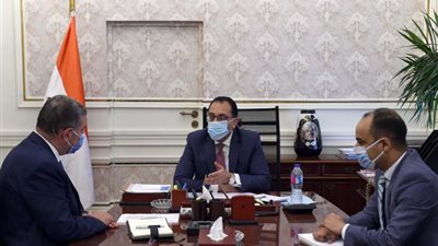 رئيس الوزراء يستعرض مع وزير قطاع الأعمال العام ملفات عمل الوزارة