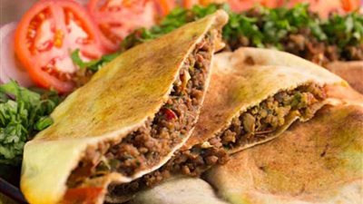طريقة عمل الحواوشي في البيت بدون فرن.. سهل وسريع