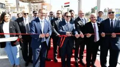 وزير البترول يفتتح محطة وقود 