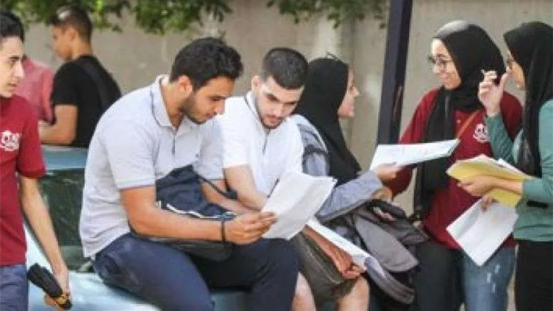 لطلاب الثانوية العامة.. أطباء يكشفون طريقة التعامل مع ورقة الامتحان تجنبا للإصابة بكورونا