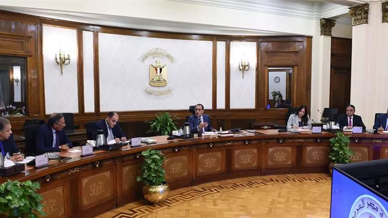 رئيس الوزراء يلتقي رؤساء الغرف الصناعية لإعداد استراتيجية النهوض بالصناعة