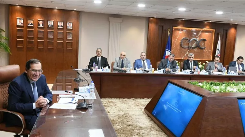 طارق الملا يستقبل رئيس مجموعة الخُريّف السعودية لبحث فرص زيادة التعاون في صناعة البترول