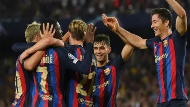 تشافي يعلن عن قائمة برشلونة لمواجهة إنتر ميلان في دوري أبطال أوروبا