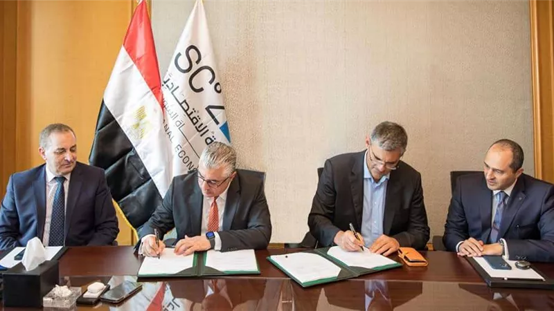 اقتصادية قناة السويس توقع عقدًا لتطوير الخدمات الجمركية مع شركة كويتية باستثمارات 60 مليون دولار