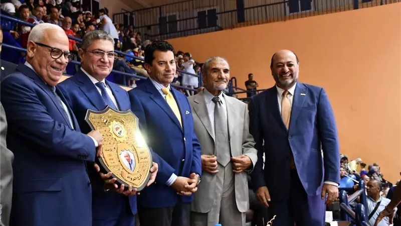 وزير الرياضة ومحافظ بورسعيد يشهدان ختام بطولة الجمهورية للشركات (صور)