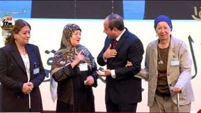 السيسي يوجه التحية إلى عدد من أسر أبطال حرب أكتوبر