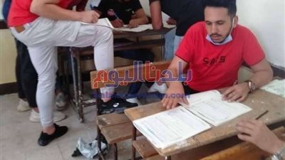 في زمن الكورونا.. صور ترصد الغش الجماعي داخل لجان امتحان اللغة العربية