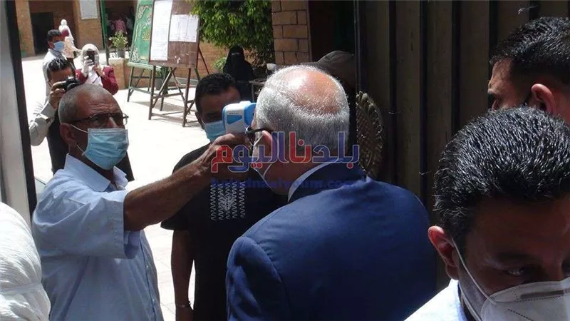 محافظ الجيزة يتفقد مدرسة الأرومان بالدقي لمتابعة امتحانات الثانوية العامة