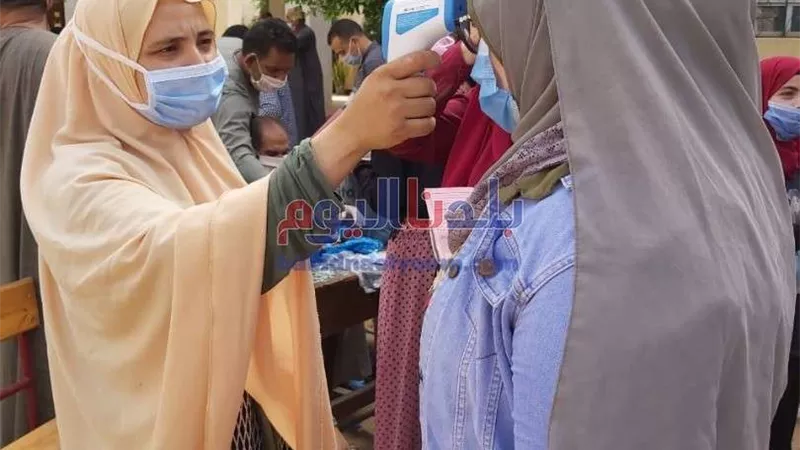 صحة المنوفية تؤمن طلاب الثانوية ببوابات تعقيم وأجهزة قياس حرارة