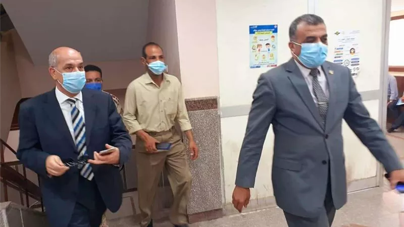 سكرتير عام سوهاج يتفقد غرفة متابعة امتحانات الثانوية العامة