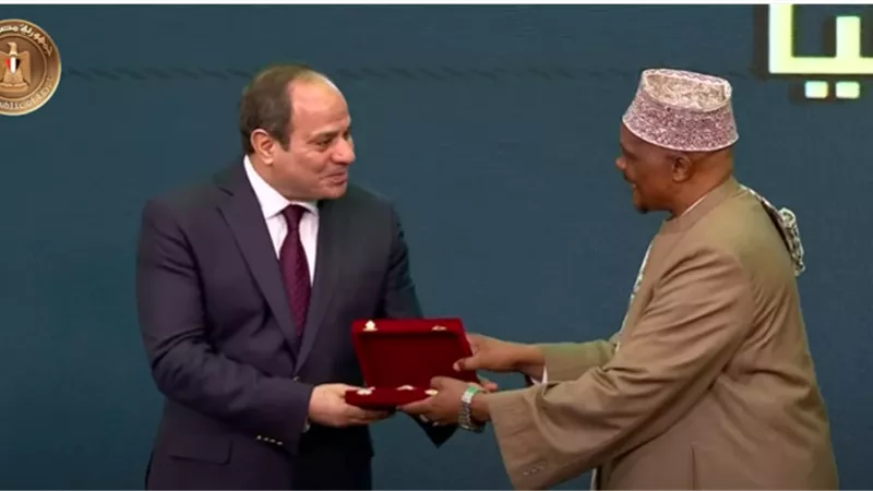 الرئيس السيسي يكرم مفتي جمهورية تنزانيا