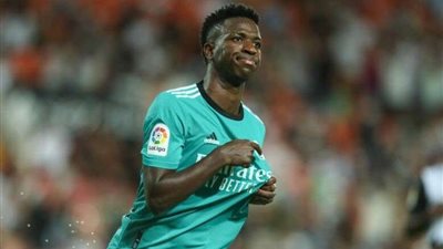 ريال مدريد يتقدم على شاختار 2-1في الشوط الأول