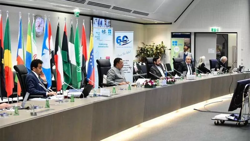 ارتفاع قياسي في أسعار النفط بعد قرار أوبك + تخفيضه