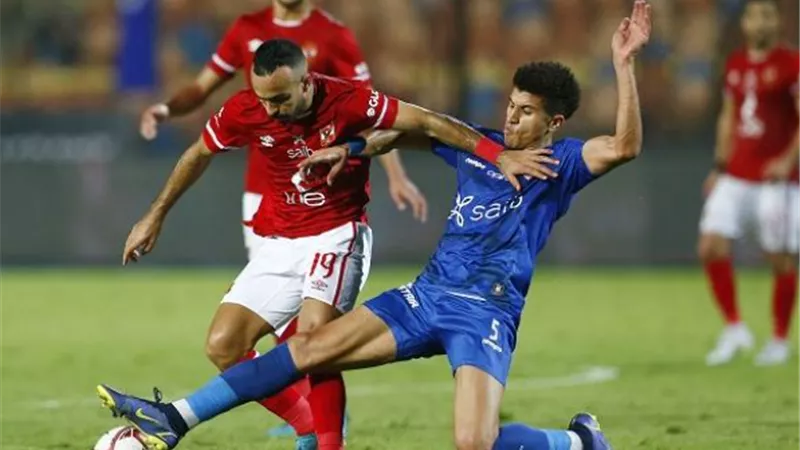 في حاجة مش مظبوطة.. تعليق ناري من شوبير بعد تأجيل الدوري المصري