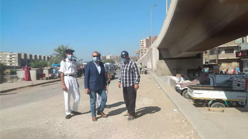 محافظ القليوبية يشن حملة لإزالة الإشغالات بمنطقة الكباري ببنها
