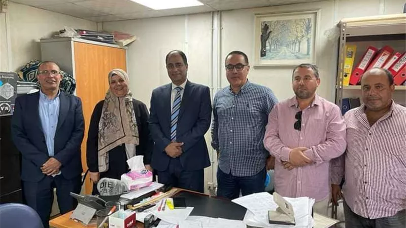 الانتهاء من نزول 266 حاوية اليوم بميناء العين السخنة