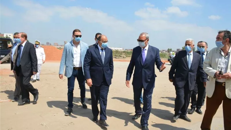 وزير التنمية المحلية ومحافظ القليوبية يتفقدان محاور مشروع مجمع المازوت بمسطرد