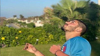 فيديو.. عمر علاء مبارك يستعرض مهاراته بـ كرة القدم