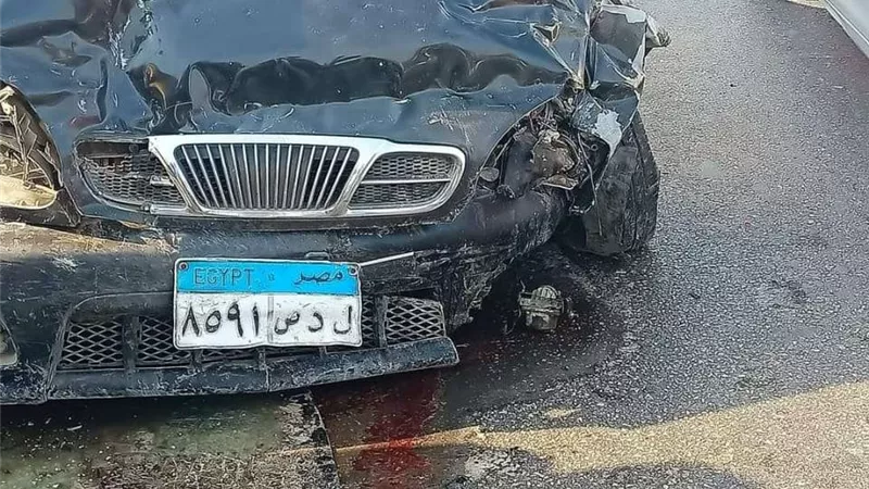 مصرع شخصين في حادث تصادم سيارتين بمدينة السلام | صور