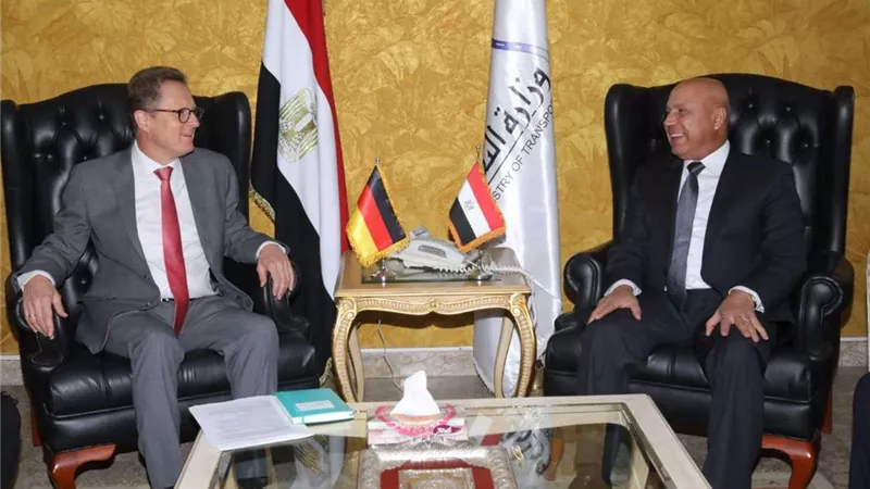 وزير النقل يستقبل السفير الالماني  بالقاهرة لبحث الموقف التنفيذي لعدد من المشروعات المشتركة