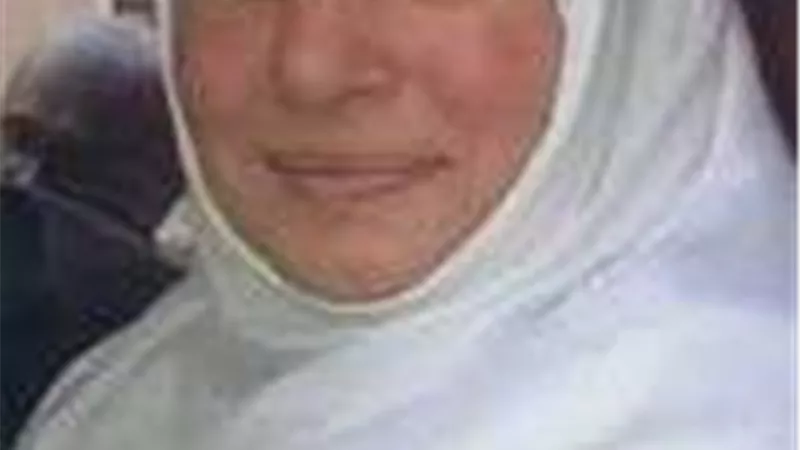 من المطار بملابس العمرة.. أحدث ظهور  لعبلة كامل بعد غياب