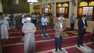 محافظ القليوبية يؤدي أول صلاة ظهر بمسجد الرحمن بشبرا الخيمة