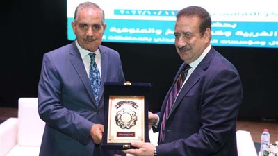 المحافظ : 