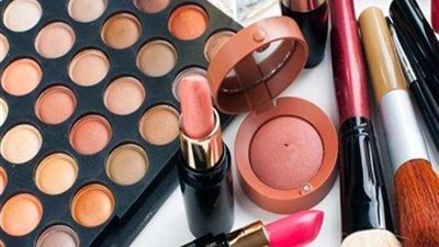 تجديد حبس مالك مخزن لحيازته مستحضرات تجميل مجهولة المصدر بالقاهرة