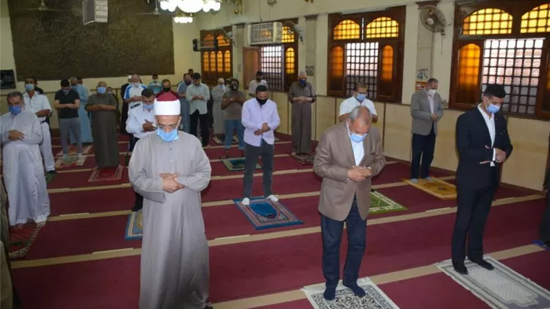 محافظ القليوبية يؤدي أول صلاة ظهر بمسجد الرحمن بشبرا الخيمة