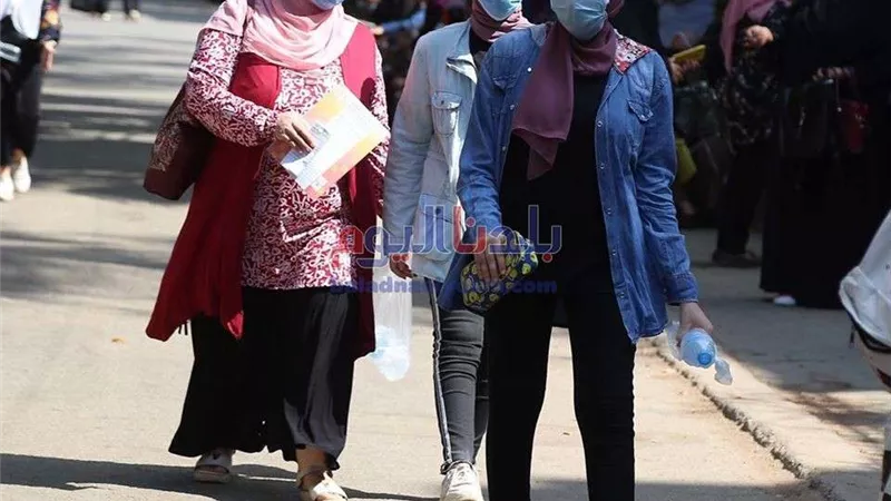 اليوم.. طلاب الثانوية العامة شعبة علمى رياضيات يؤدون امتحان الديناميكا