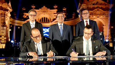 طارق الملا يشهد توقيع خطاب نوايا للتعاون بين 