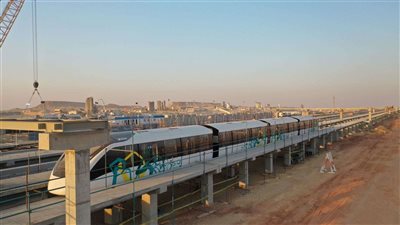 وزير النقل يتفقد مشروع مونوريل شرق النيل و يتابع استعدادات التشغيل التجريبي