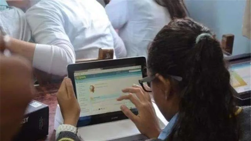 التوزيع بدأ.. الأوراق المطلوبة لدفع تأمين التابلت للصف الأول الثانوي