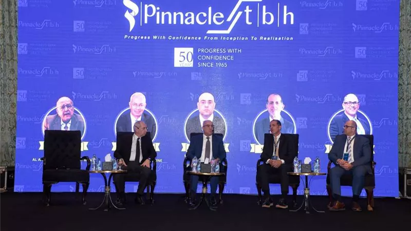 وزير الإسكان يتابع مشروع تنمية أراضى الساحل الشمالي الغربى