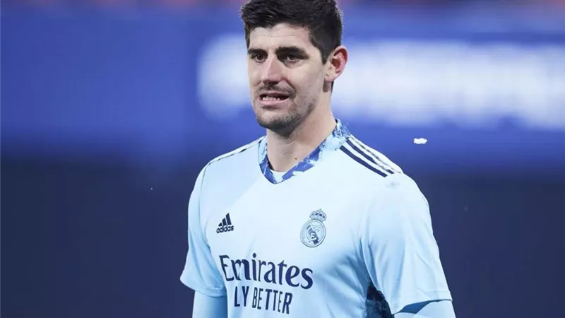 كلاسيكو الأرض.. مفاجأة بشأن موقف كورتوا من المشاركة أمام برشلونة