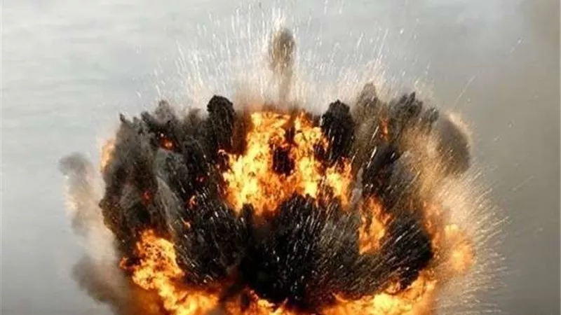 تحطم النوافذ وتجدد النيران .. شاهد|| انفجار في مركز طبي بإيران
