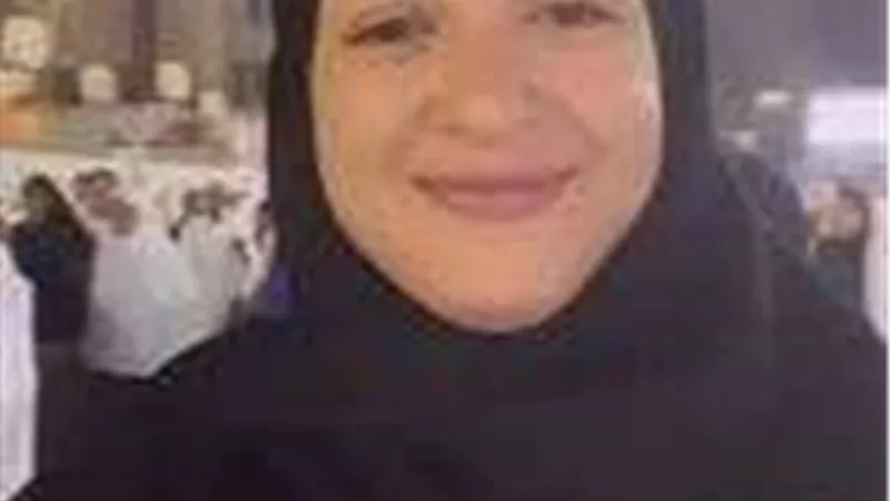 عقب ظهورها بإطلالة جريئة بعد العمرة.. لماذا تثير منى فاروق الجدل ؟