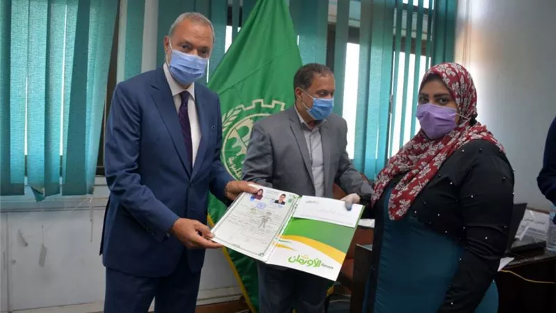 محافظ القليوبية يسلم شيكات للعرائس الأيتام من أبناء المحافظة