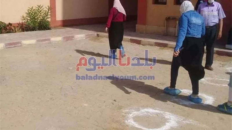 طلاب الثانوية العامة يؤدون امتحان الأحياء والرياضيات والفلسفة بالغربية