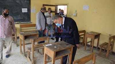محافظ المنيا يتابع سير امتحانات الثانوية العامة بعدد من اللجان بمركز مطاي