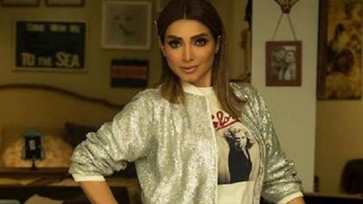 روجينا تشارك جمهورها صورها من داخل الطائرة