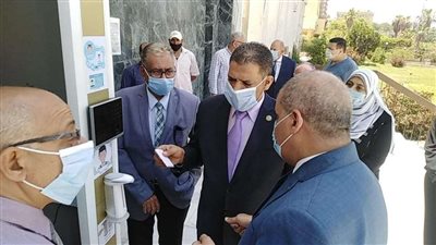 بالصور .. جامعة الأزهر تطور بوابات ذكية متعددة الوظائف لخدمة المجتمع