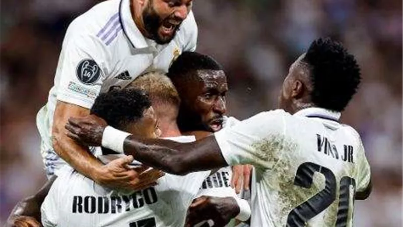 كلاسيكو الأرض.. أنشيلوتي يعلن قائمة الريال لمواجهة برشلونة