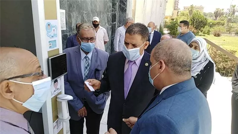 بالصور .. جامعة الأزهر تطور بوابات ذكية متعددة الوظائف لخدمة المجتمع