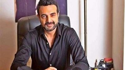 مجتمع غريب.. عمرو محمود ياسين يساند إسعاد يونس (تفاصيل)
