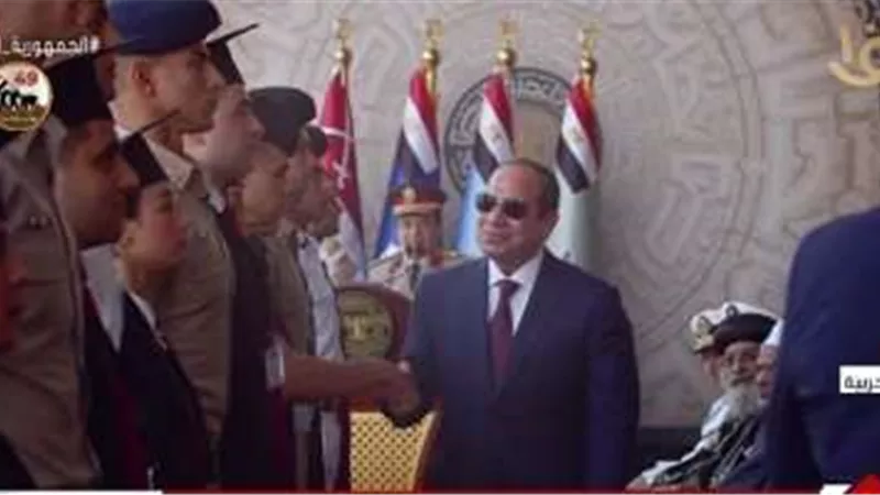 السيسي يهنأ  عبداللطيف على نيل ثقة البرلمان واختياره رئيساً جديداً للجمهورية العراقية